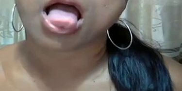 Desi plump chick has orgasm on cam