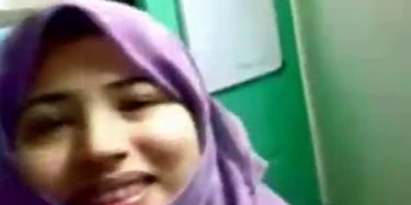 Devout Pakistani Muslim Lady in Green Hijab cannot resist Big Western Cocks  TNAFlix Porn Videos